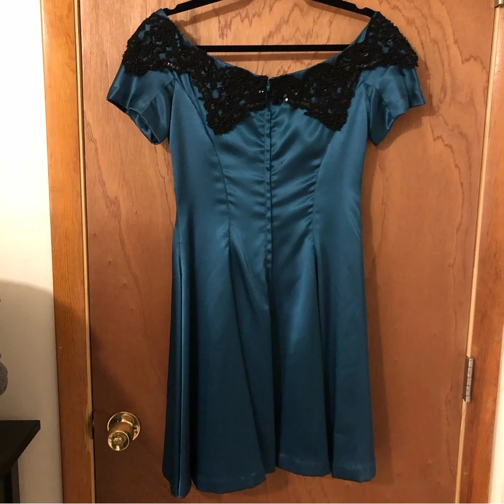 Formal Green Dress with Black Beaded Collar - Picture 4 of 7